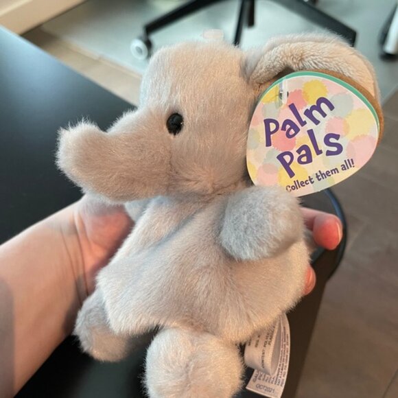 Stomps Elephant Palm Pals - Picture 5 of 8